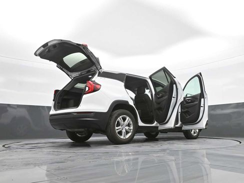 Used 2024 GMC Terrain SLE image 45