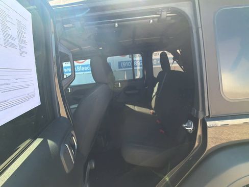 Used 2018 Jeep Wrangler Unlimited Sport image 27