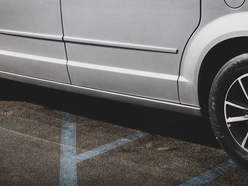 Used 2017 Dodge Grand Caravan SXT image 16