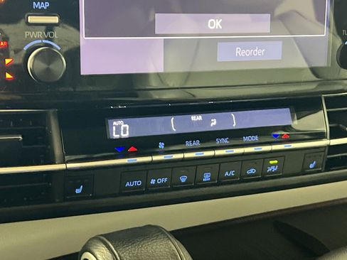 Used 2021 Toyota Sienna XLE image 21