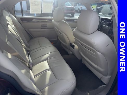 Used 2004 Lincoln Town Car Ultimate image 11