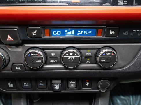 Used 2019 Toyota Tacoma TRD Off-Road AWD/4WD image 25