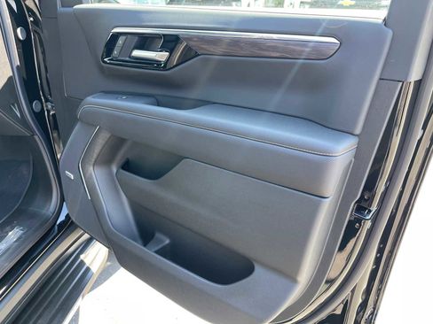 New 2025 Chevrolet Suburban Premier image 11