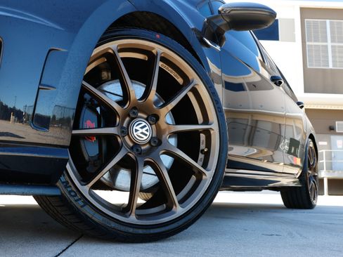 Used 2017 Volkswagen Golf R 4-Door image 37