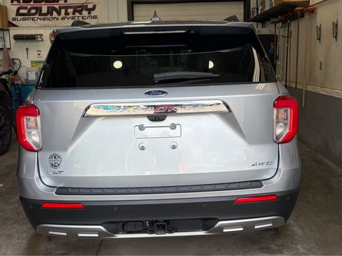Used 2023 Ford Explorer XLT w/ Equipment Group 202A AWD/4WD image 6