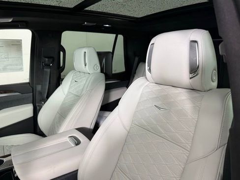 New 2026 Cadillac Escalade Platinum Sport w/ LPO, ONYX Package AWD/4WD image 17