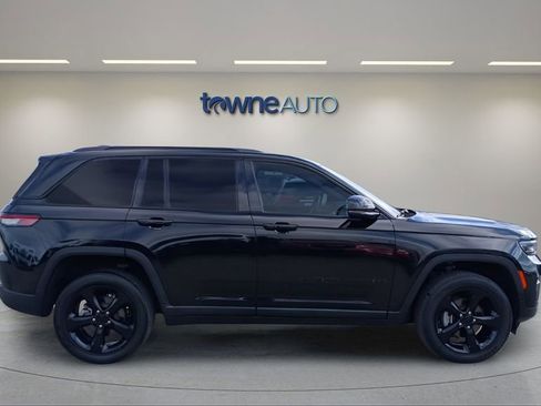 Used 2023 Jeep Grand Cherokee Altitude AWD/4WD image 7