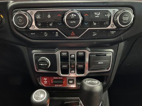 Used 2019 Jeep Wrangler Unlimited Rubicon w/ Steel Bumper Group AWD/4WD image 15