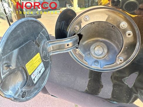 Used 2018 Chevrolet Silverado 1500 Custom image 12