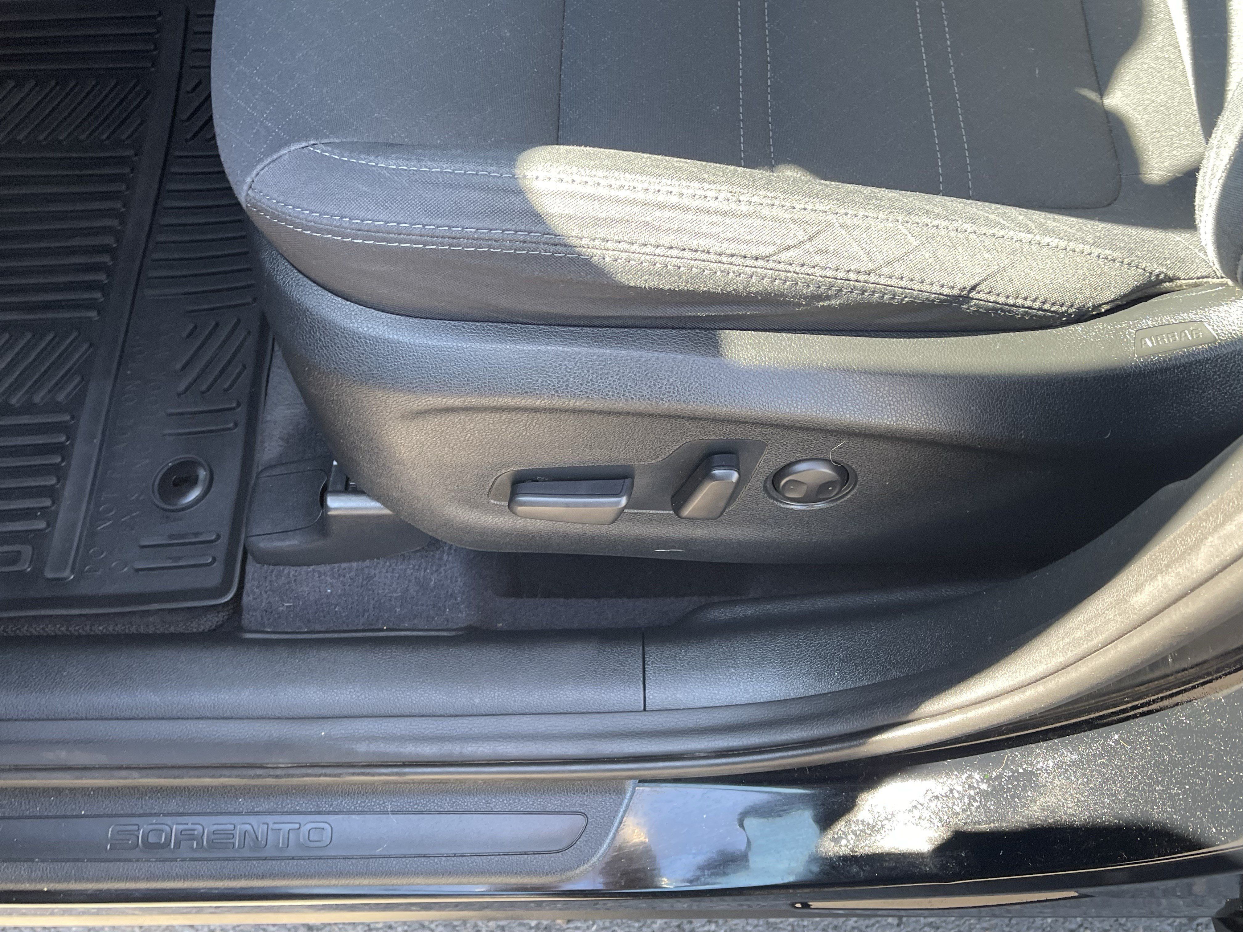 Used 2020 Kia Sorento S FWD image 18