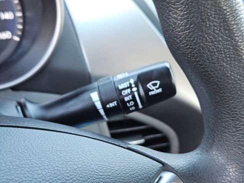 Used 2013 Hyundai Elantra GLS w/ Preferred Pkg image 16