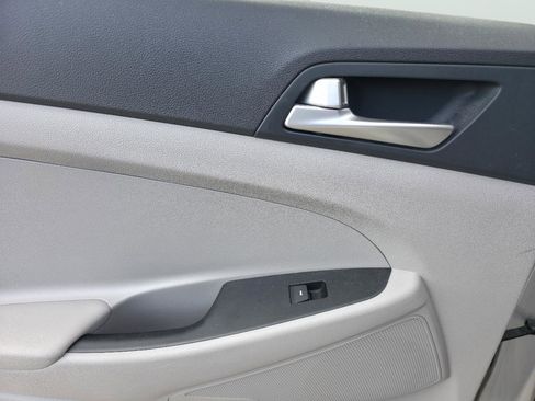 Used 2020 Hyundai Tucson SE image 17