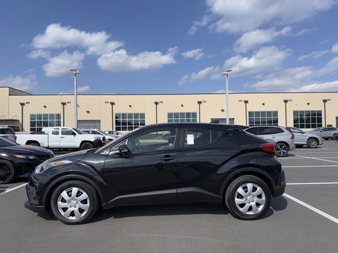 Used 2019 Toyota C-HR LE image 4