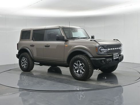Used 2025 Ford Bronco Badlands image 28