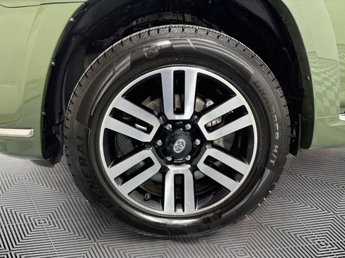 Used 2022 Toyota 4Runner Limited AWD/4WD image 30
