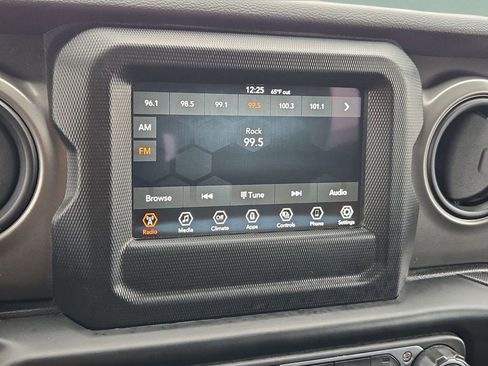 Certified 2022 Jeep Wrangler Willys image 19