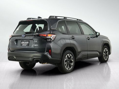 Used 2025 Subaru Forester Premium AWD/4WD image 5