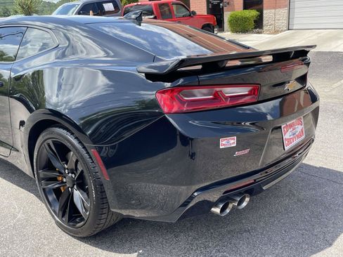 Used 2018 Chevrolet Camaro SS RWD image 31