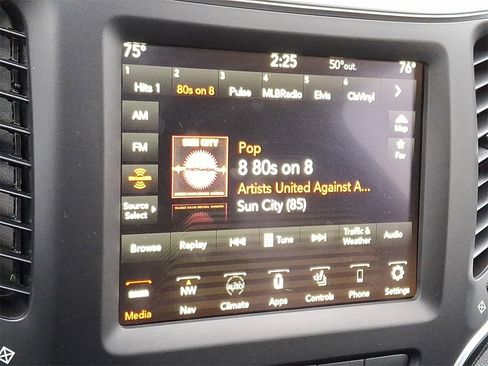 Used 2023 Jeep Cherokee Altitude Lux w/ Lux Elite Package image 19