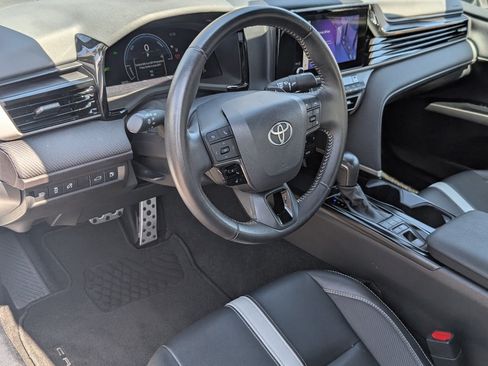 Used 2025 Toyota Camry SE FWD image 14