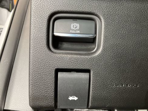 Used 2023 Jeep Grand Cherokee Limited image 15