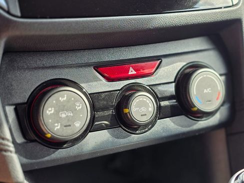 Used 2019 Subaru Crosstrek 2.0i Premium w/ Eyesight System image 37