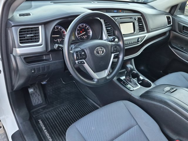 Used 2016 Toyota Highlander LE FWD image 17
