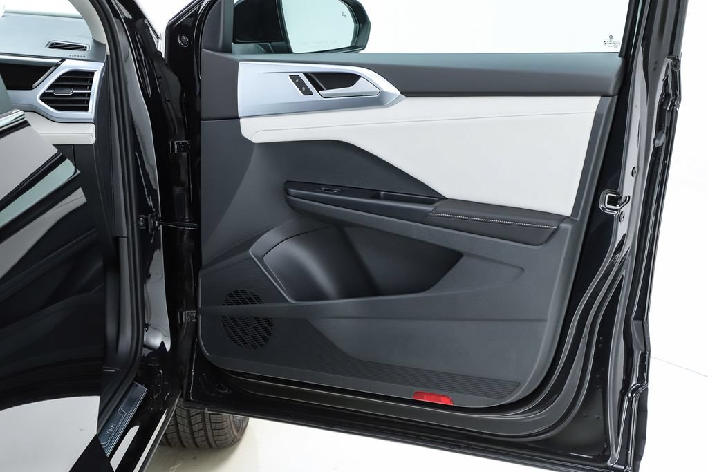New 2026 Volkswagen Taos SE FWD image 68