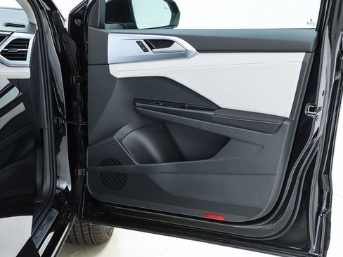 New 2026 Volkswagen Taos SE FWD image 68