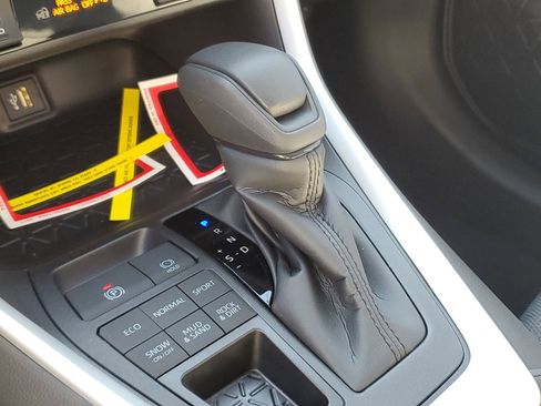 Certified 2025 Toyota RAV4 XLE w/ Convenience Package image 32