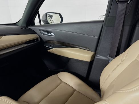 Used 2025 Cadillac XT4 Premium Luxury image 27