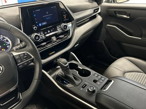Used 2023 Toyota Highlander XSE AWD/4WD image 30