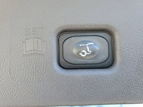 Used 2017 Lincoln MKX Reserve w/ Lincoln MKX Climate Package image 13