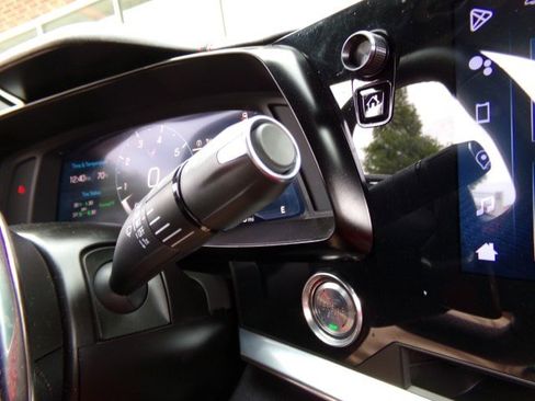 Used 2024 Chevrolet Corvette Stingray Preferred Cpe w/ 2LT image 18