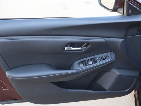 Used 2025 Nissan Sentra SV FWD image 19