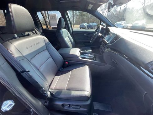 Certified 2025 Honda Ridgeline Black Edition image 33