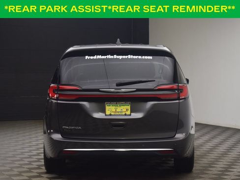 Used 2023 Chrysler Pacifica Touring-L FWD image 8