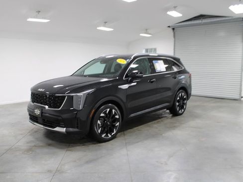 Used 2025 Kia Sorento EX w/ Panoramic Sunroof Package image 4