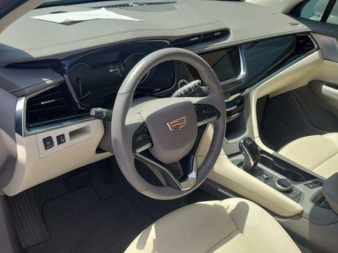 Used 2024 Cadillac XT6 Premium Luxury FWD image 9