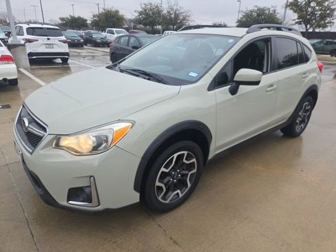 Used 2017 Subaru Crosstrek 2.0i Premium image 6