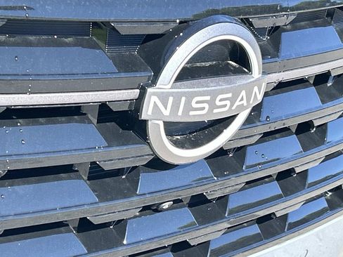 New 2026 Nissan Pathfinder Platinum w/ Lighting Package AWD/4WD image 11