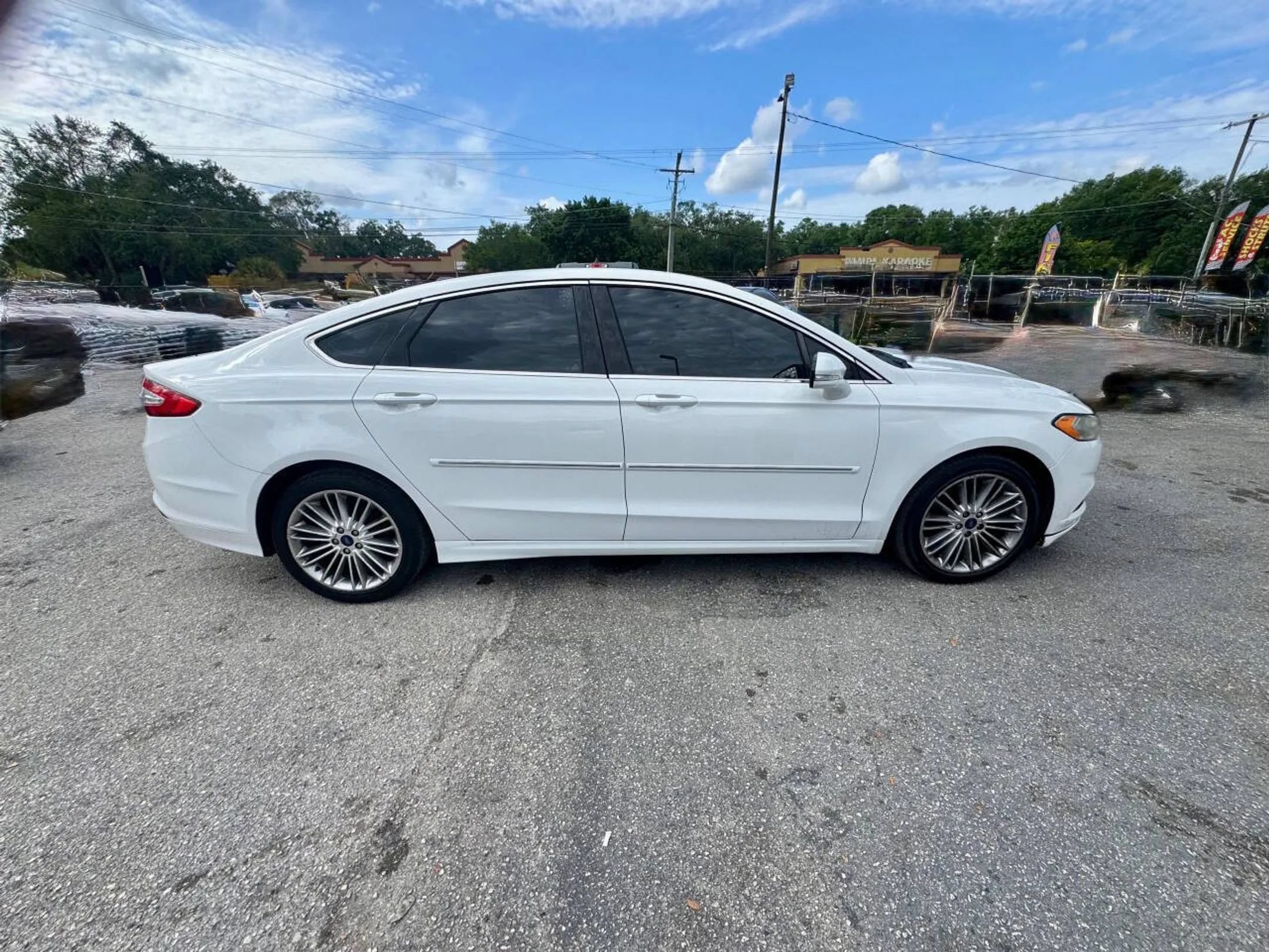 Used 2016 Ford Fusion SE w/ Equipment Group 202A FWD image 4