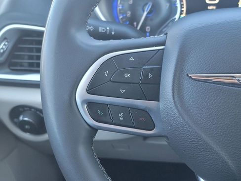 Certified 2023 Chrysler Pacifica Touring-L image 37