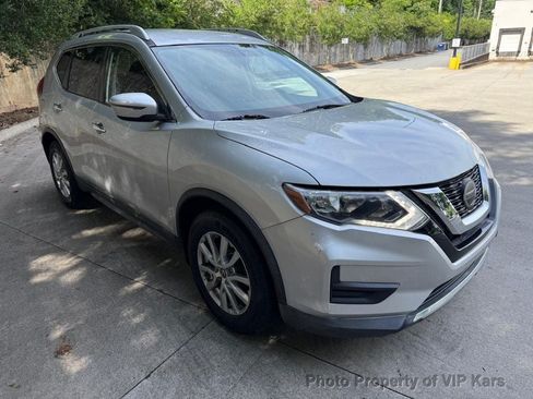Used 2018 Nissan Rogue SV FWD image 3