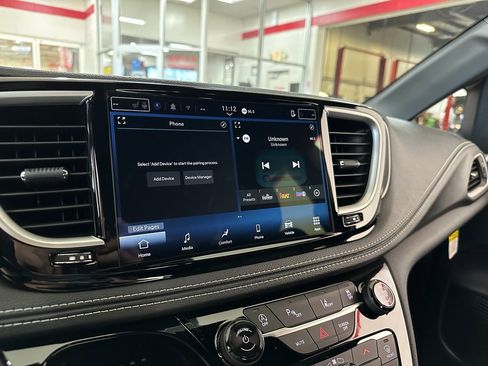 New 2026 Chrysler Pacifica Select image 21