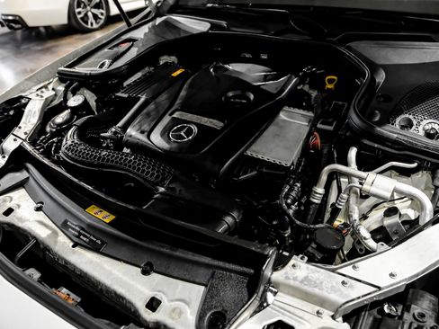 Used 2019 Mercedes-Benz E 300 4MATIC image 40