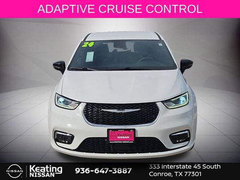 Used 2024 Chrysler Pacifica Touring image 9