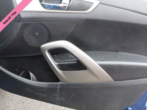 Used 2017 Hyundai Veloster Base image 12