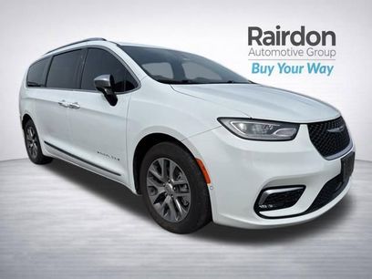 Used 2023 Chrysler Pacifica Pinnacle