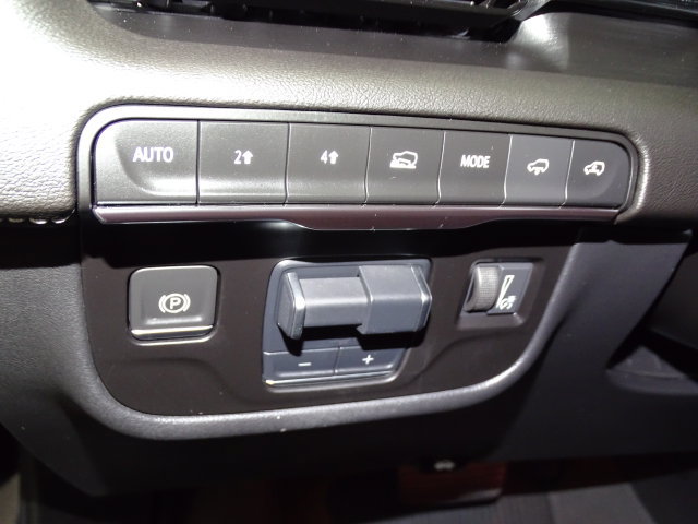 Certified 2023 Cadillac Escalade Premium Luxury w/ Performance Package AWD/4WD image 13